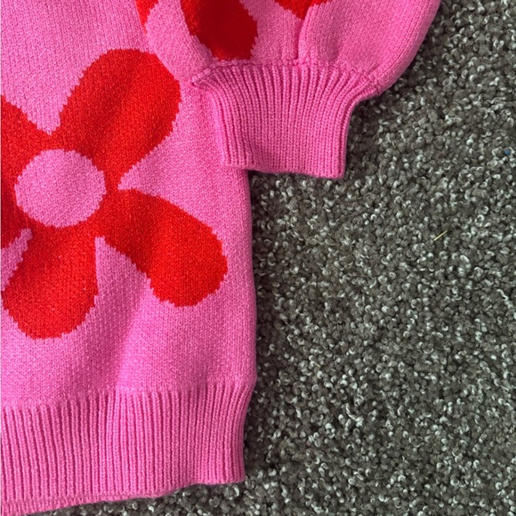 HOST PICK 🌸💐 - Picture 3 of 4